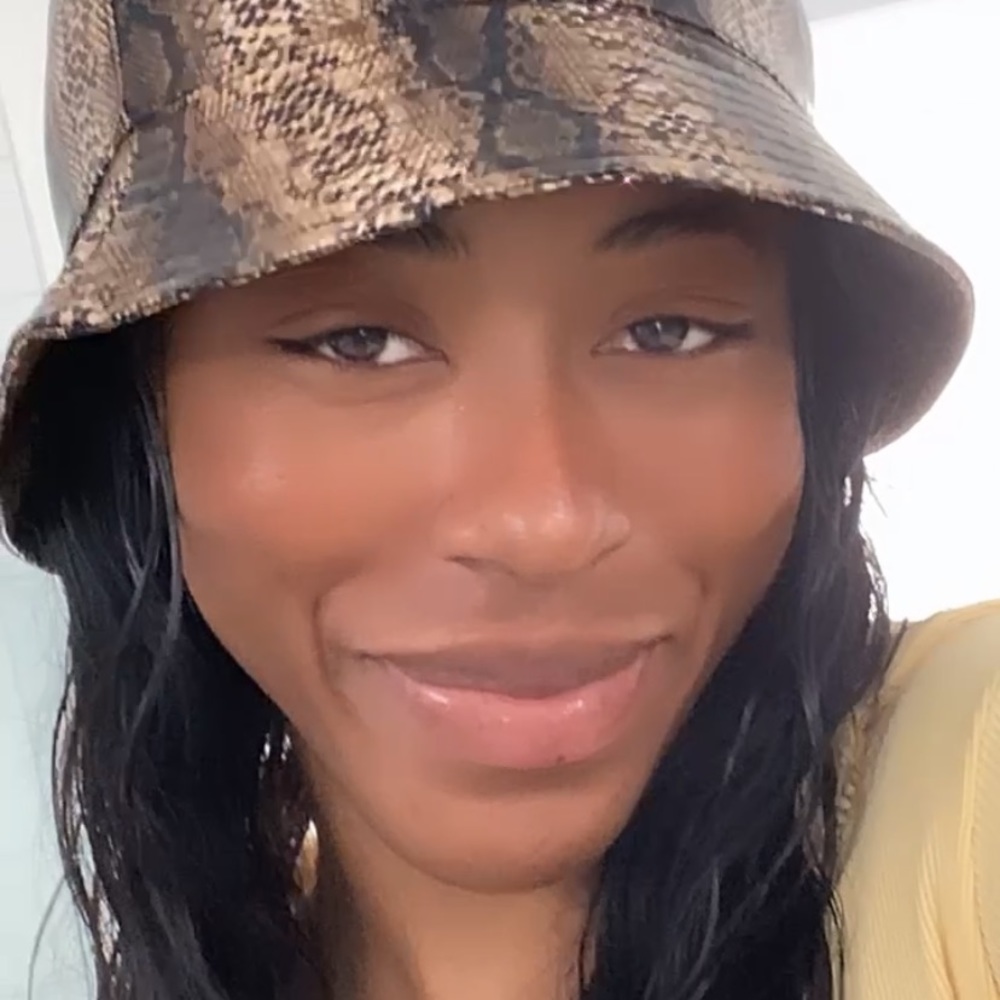 Meet your Posher, Chrystel